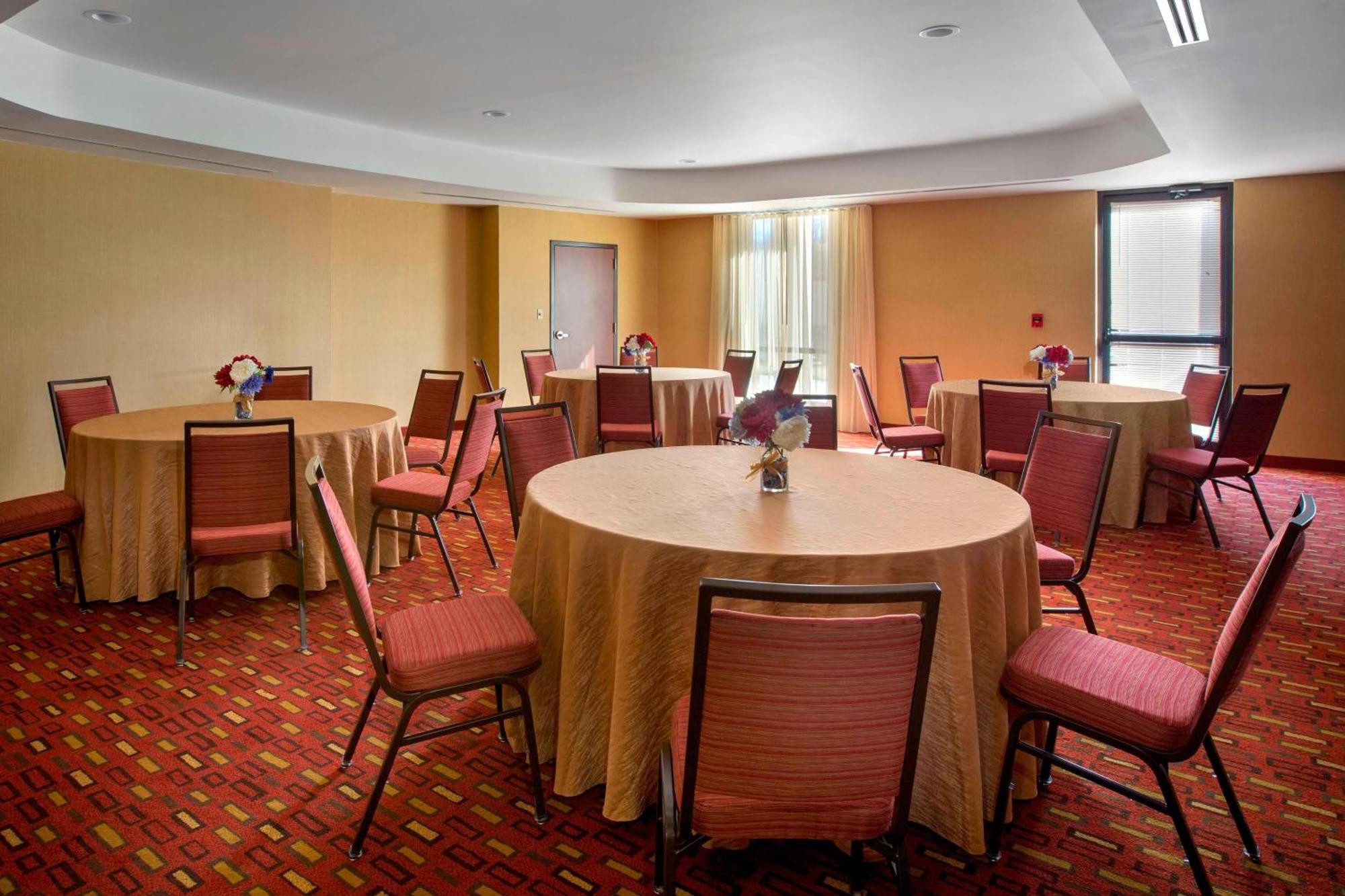 Courtyard By Marriott Paramus Exterior photo
