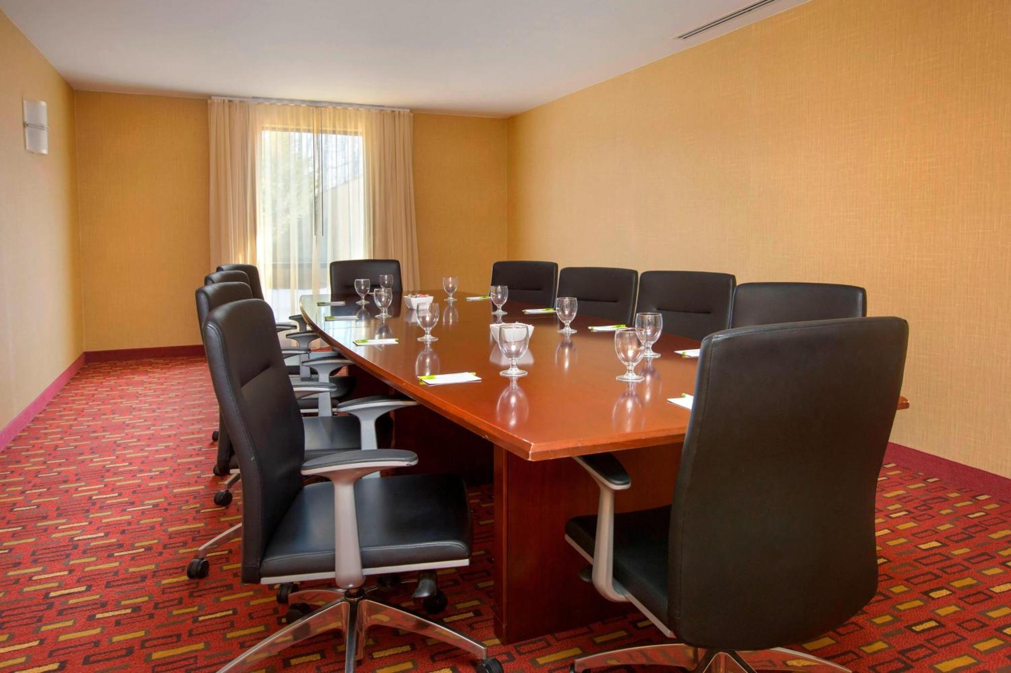 Courtyard By Marriott Paramus Exterior photo