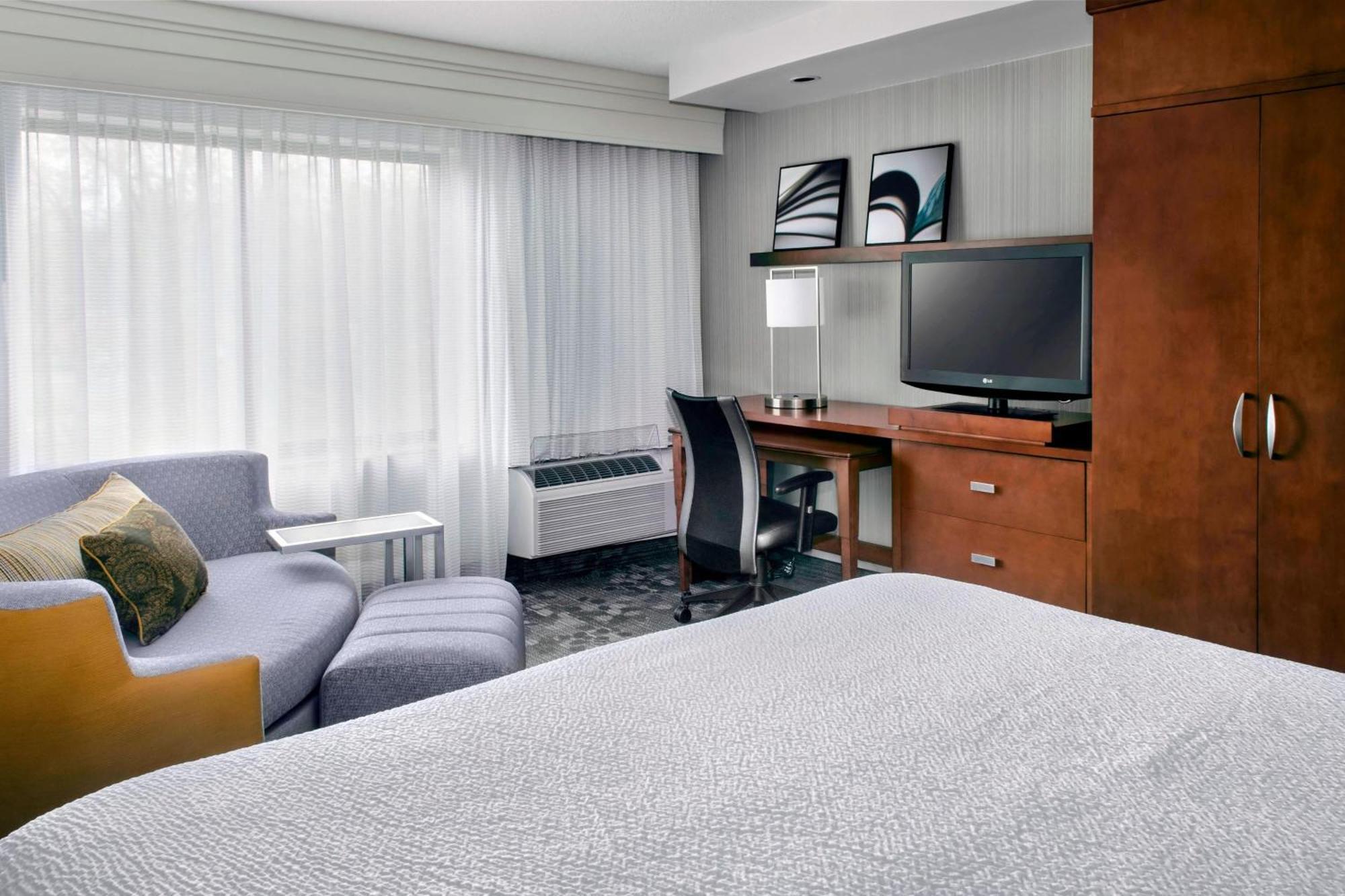 Courtyard By Marriott Paramus Exterior photo