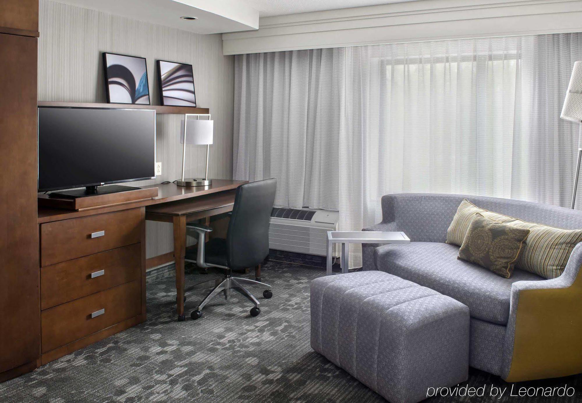 Courtyard By Marriott Paramus Exterior photo