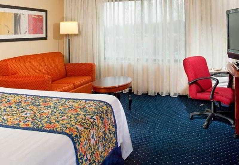 Courtyard By Marriott Paramus Exterior photo